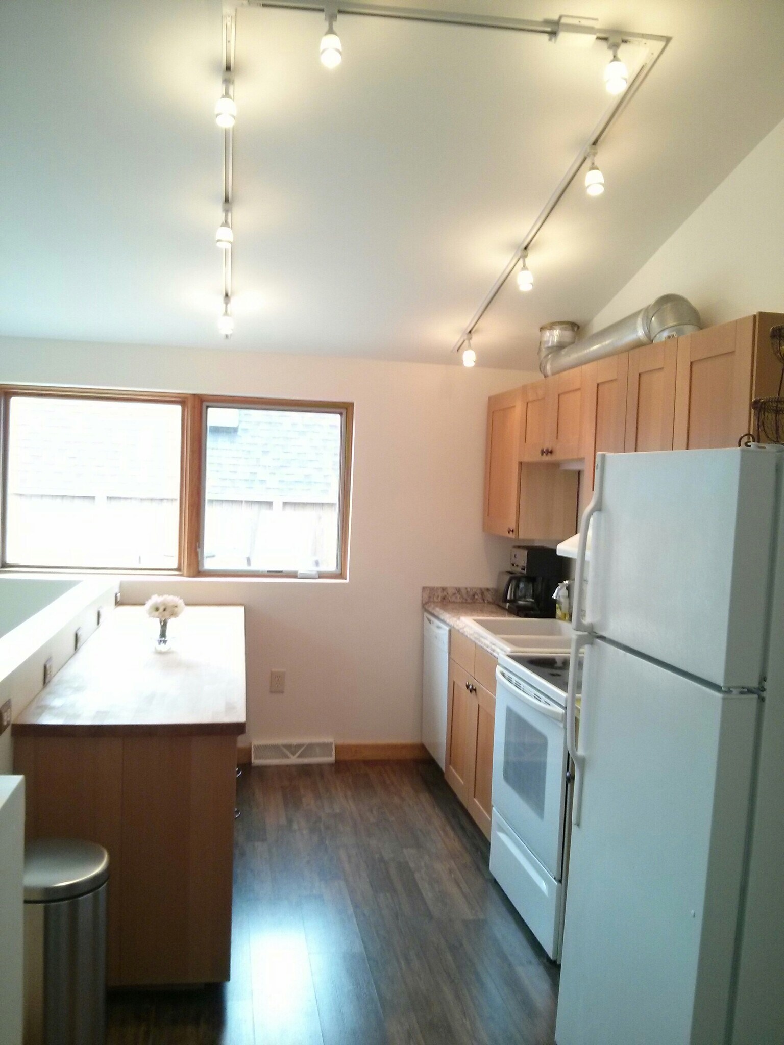 More Photos Of 2600-2604 N Booth St, Milwaukee Storefront Retail Residential For Sale